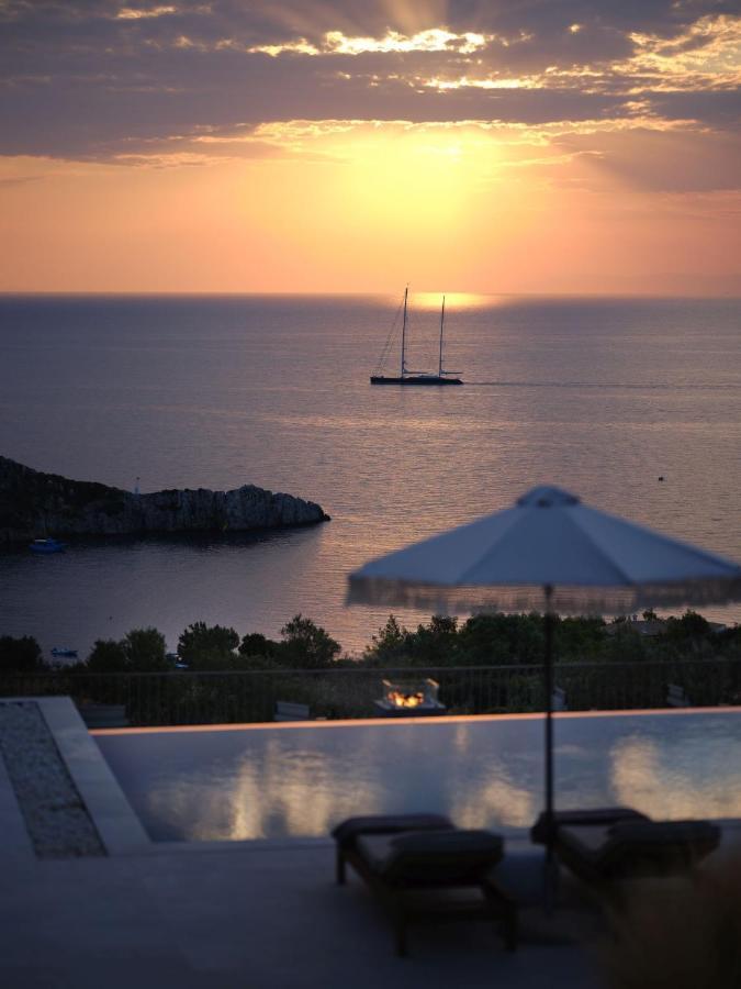 Rebek Luxury Villas & Suites 아기오스니콜라우스 외부 사진